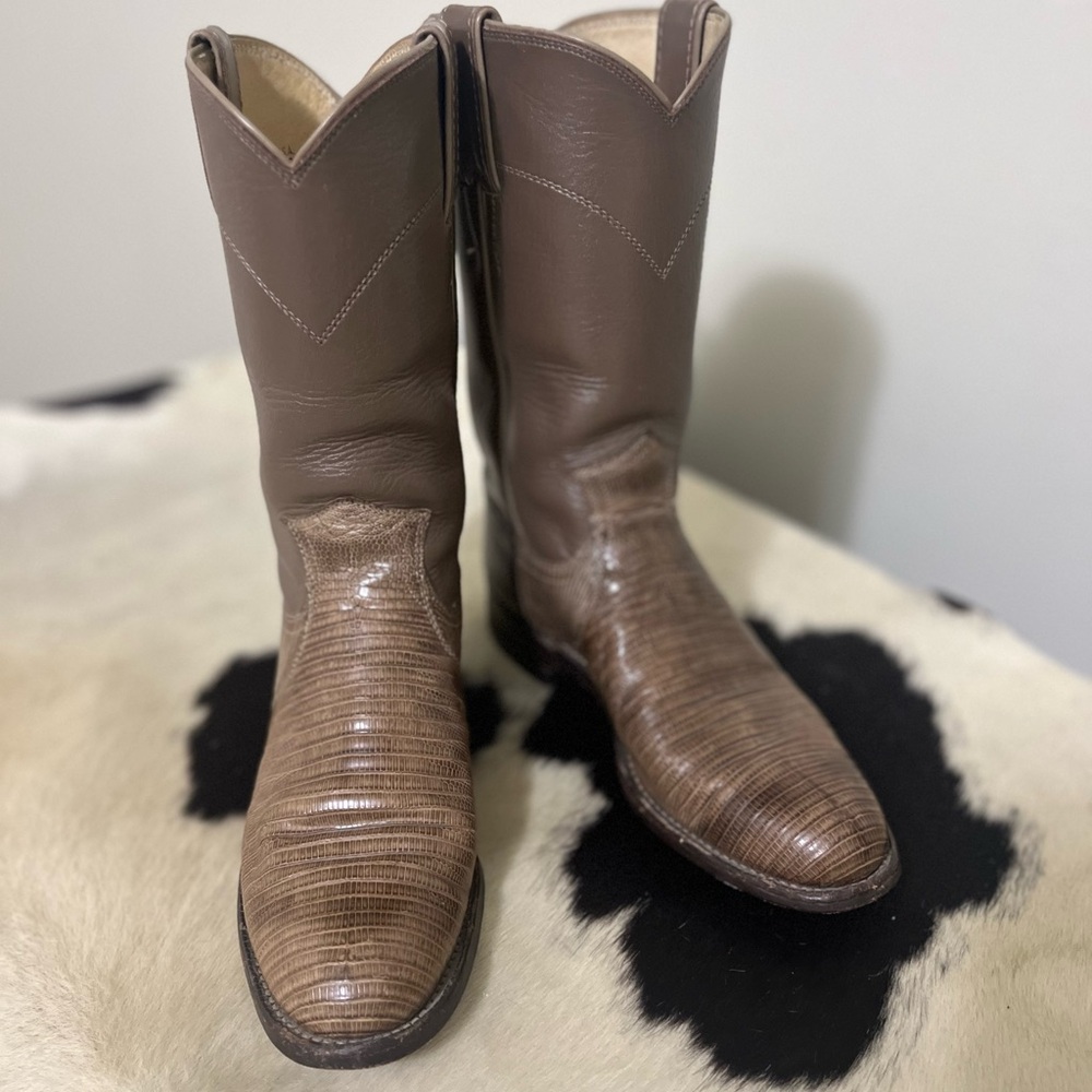 Justin women’s 5 1/2 B Mink color Lizard Boots